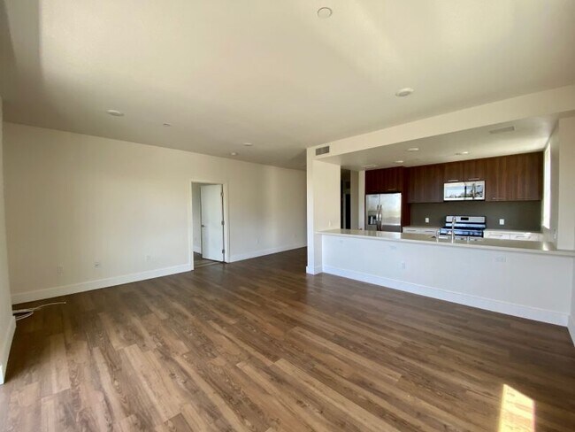 Building Photo - 5727 La Mirada Ave