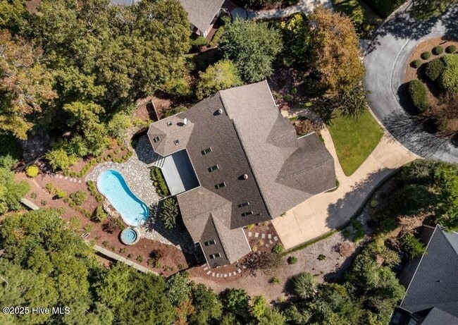 Building Photo - 8825 Sawmill Creek Ln