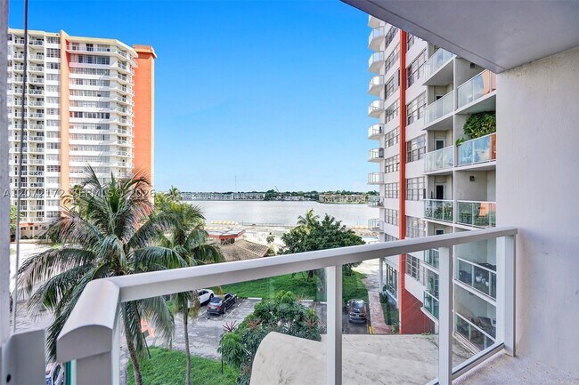 Building Photo - 1351 NE Miami Gardens Dr