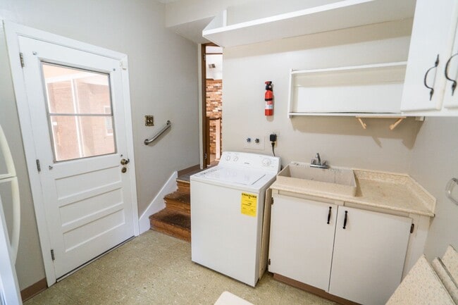 Building Photo - 3BR/2BA Home