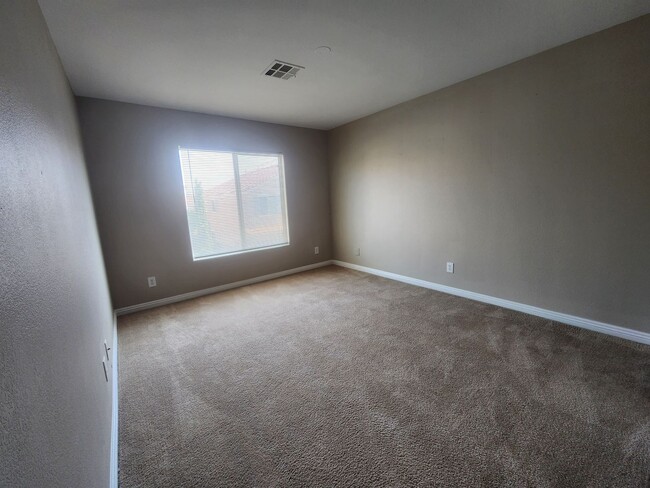 Building Photo - A Gorgeous 2 Bedroom, 2 Bathroom, 1 Car Ga...