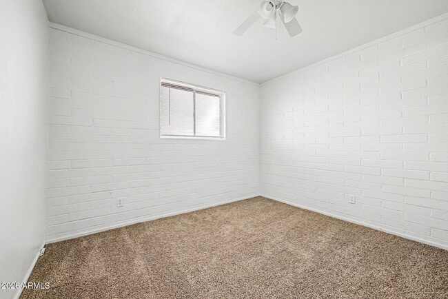 Building Photo - 1319 W Tulip Pl