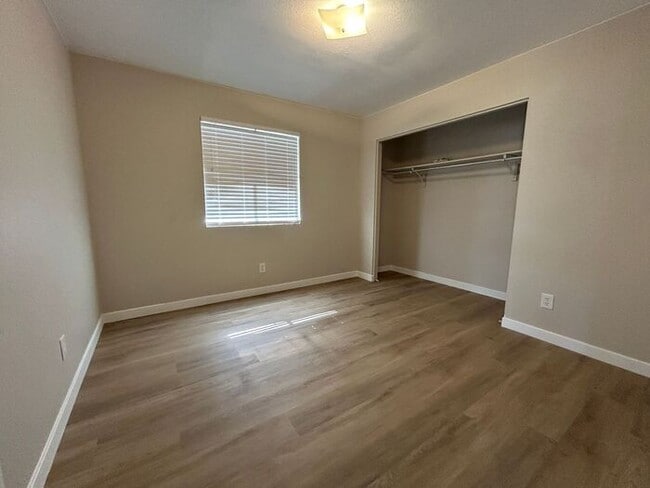 Building Photo - 540 W Del Campo Ave
