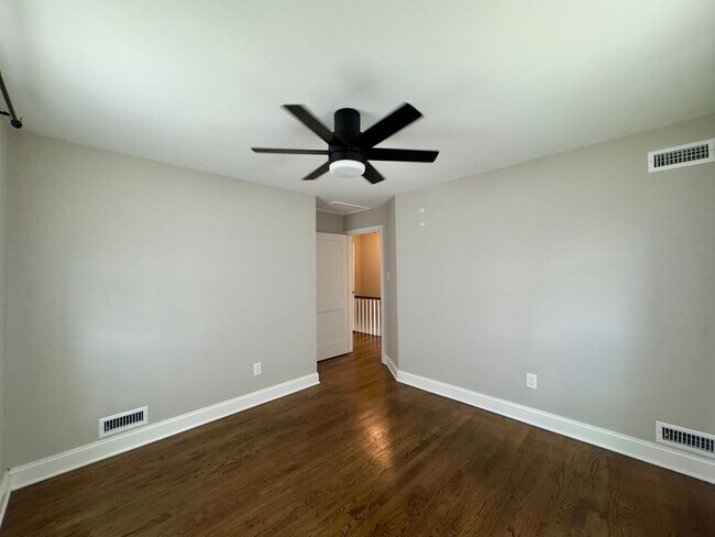 Building Photo - 205 Sipple Ave