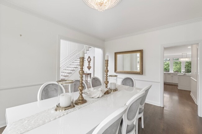 Building Photo - Luxury Furnished Home