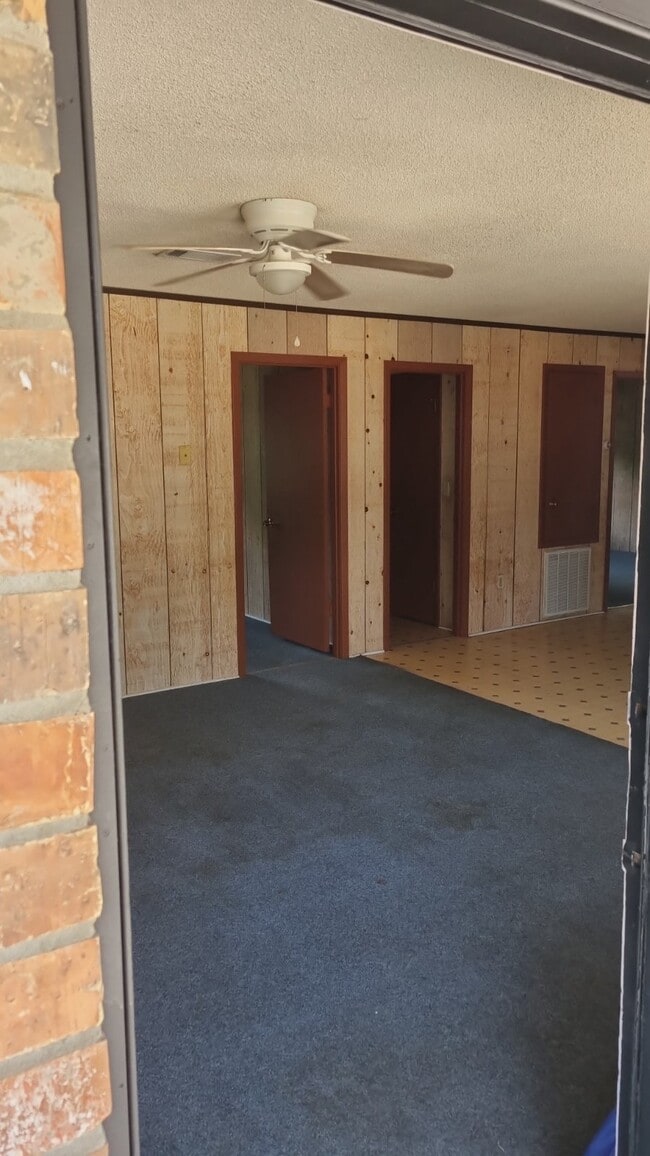 Building Photo - Oak Ridge Apartment