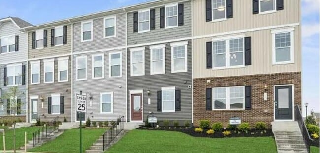 Building Photo - 10 Coolidge Ave