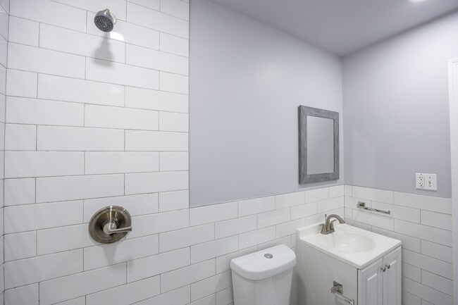 Building Photo - 574 Herman St