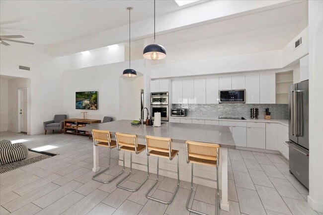 Building Photo - 53245 Avenida Martinez