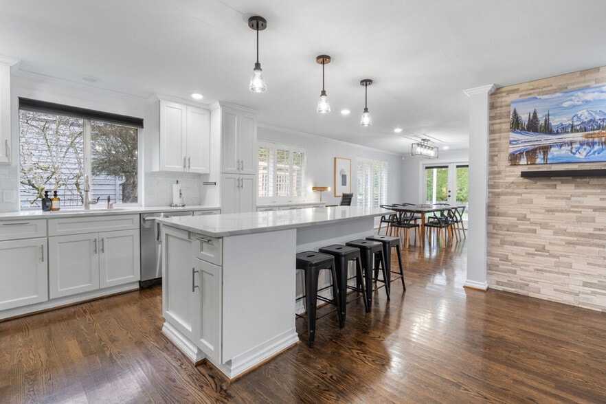 Building Photo - 14813 NE 15th Pl