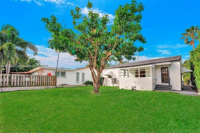 Building Photo - 9173 Byron Ave