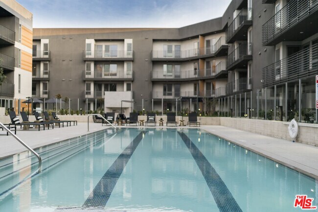 Building Photo - 3425 W Olive Ave