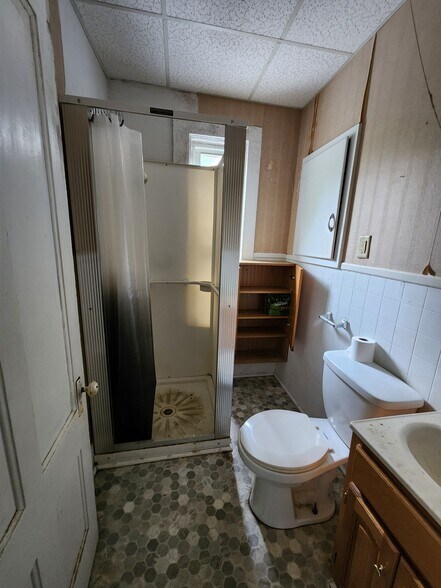 Bathroom - 109 High St