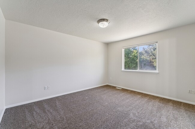 Building Photo - 123 Chapparosa Ct E