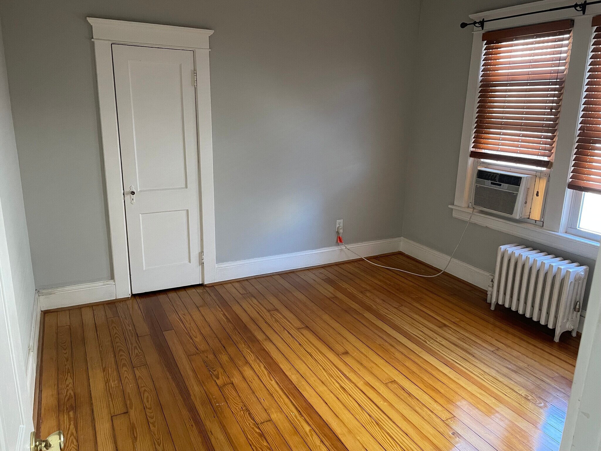 Building Photo - 5 8th Ave