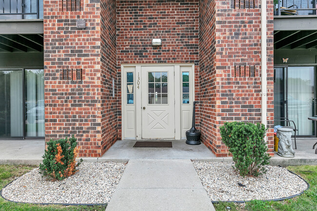Building Photo - Lakewood Village