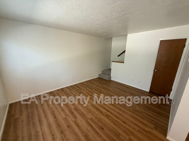 Building Photo - 2516 Chelwood Park Blvd NE