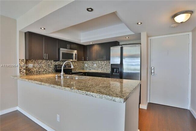 Building Photo - 600 NE 36th St