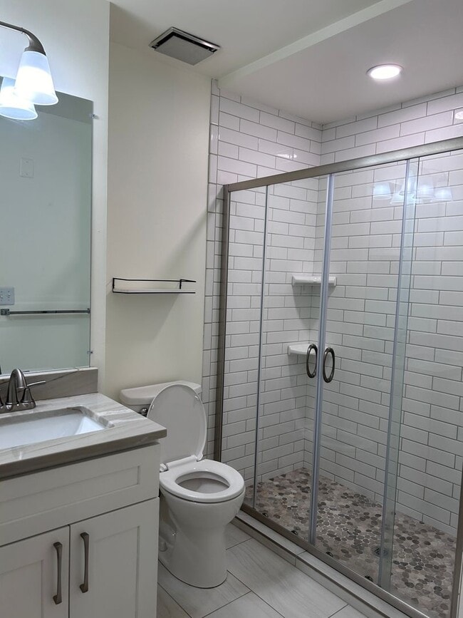 Building Photo - Southhill Duplex