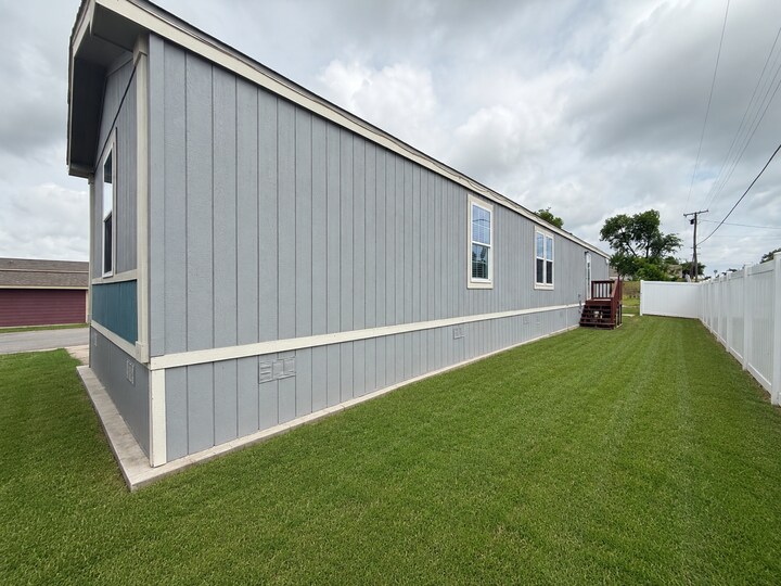 Building Photo - 709 N Collins Fwy