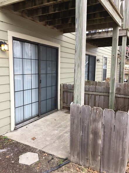 Building Photo - 220 Mount Hope Ct