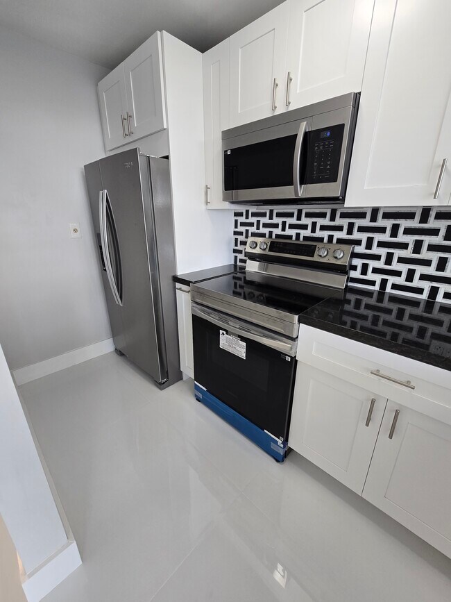 Building Photo - 1700 NW North River Dr