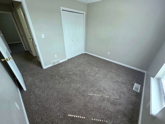 Building Photo - Large 4 Bed / 3 Bath House in Residential ...