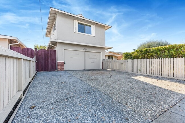 Building Photo - Spacious 4BR/3BA Home in Top-Rated School District!