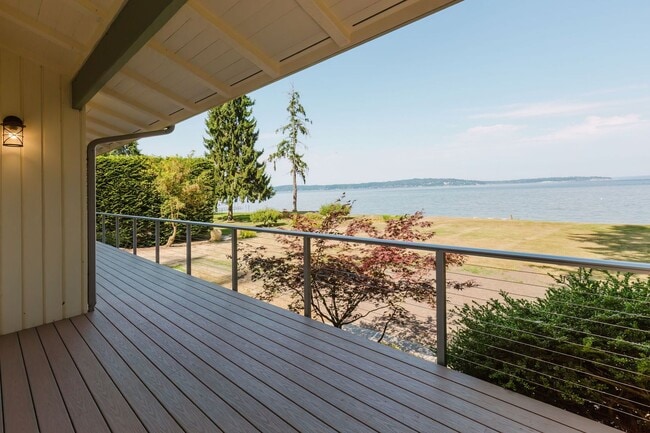Building Photo - Low Bank Waterfront New Remodel on Huge Lot