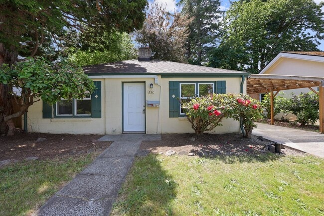 Building Photo - MOVE IN READY! A/C home with 2 bed, 1 bath...