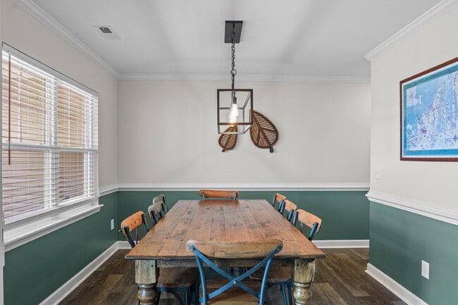 Building Photo - 410 Silverstone Pl