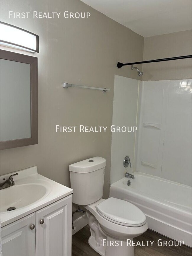 Building Photo - 5620 N Main St