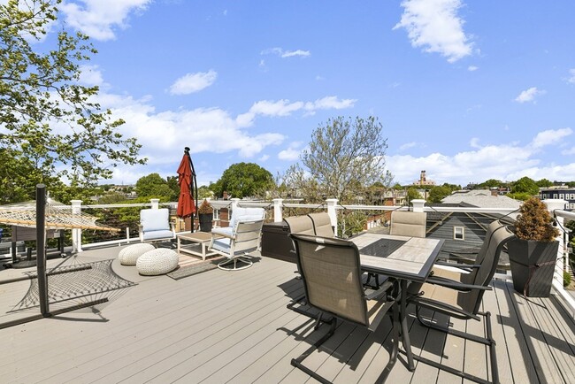 Building Photo - 224 M St