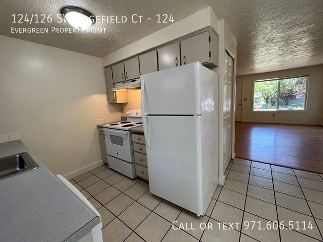 Building Photo - 124/126 SW Edgefield Ct-124