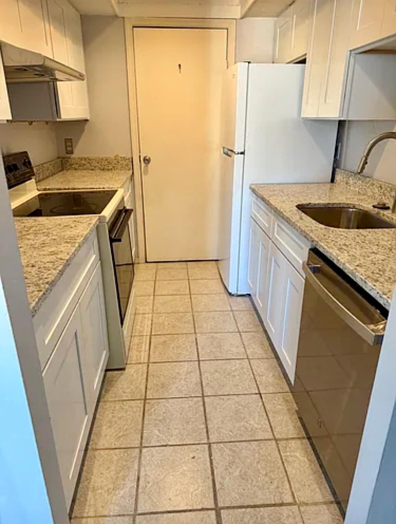 Kitchen - 991 Manor Ln