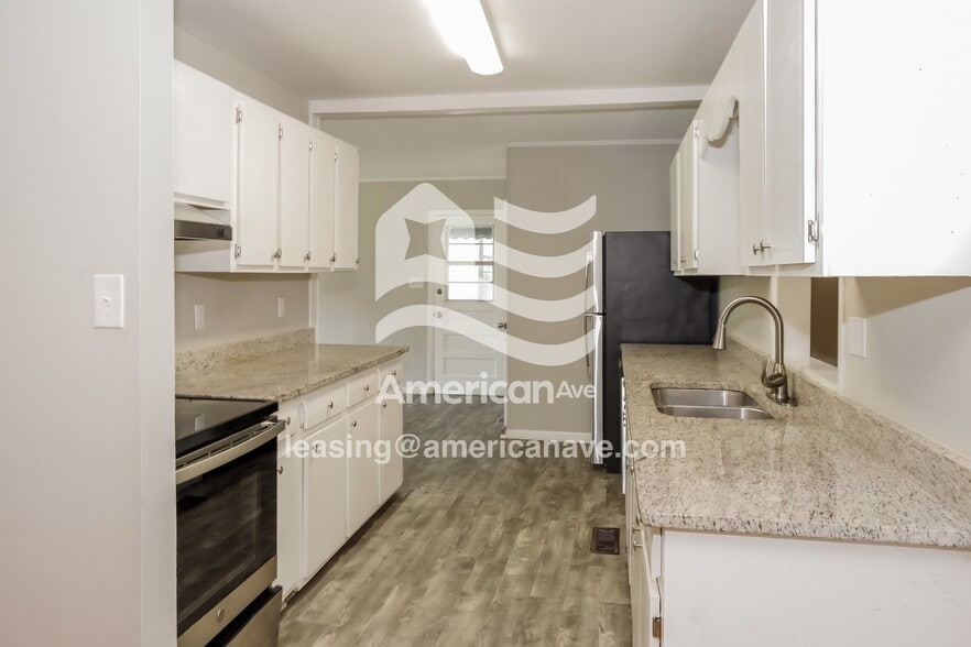 Building Photo - 2232 Harrison St SE