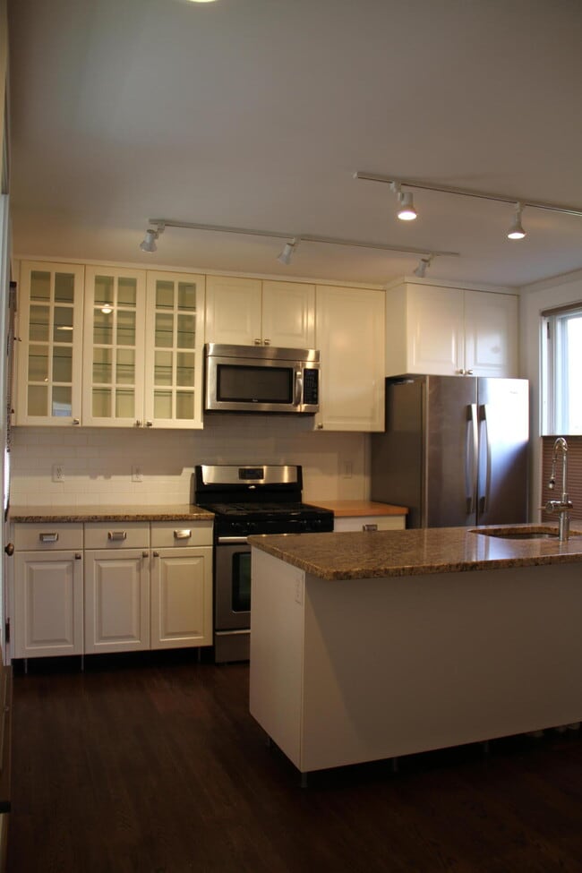 Building Photo - 310 2nd St