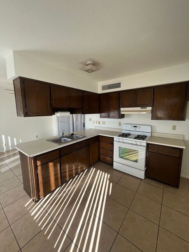 Primary Photo - READY TO VIEW NOW! 3 Bedroom/ 2 Bath with ...