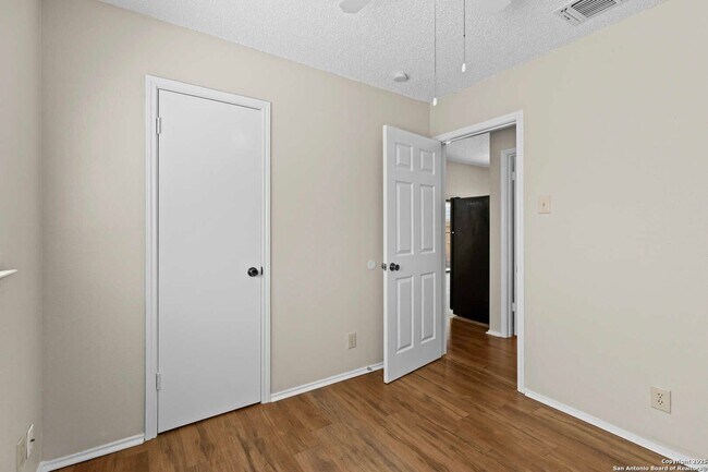 Building Photo - Nicely Updated 3-Bedroom in Northwest Cros...
