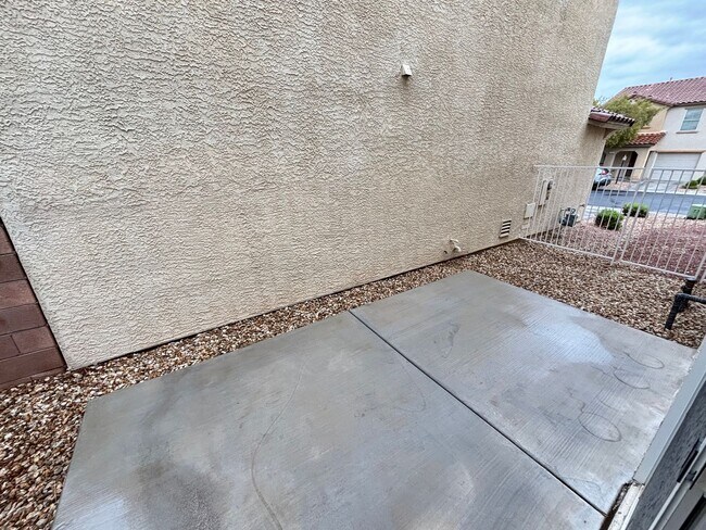 Building Photo - Beautiful 3 bedroom / 2.5 bath home!