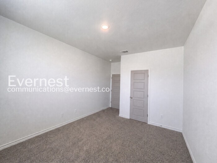 Building Photo - 8511 Glade Dr