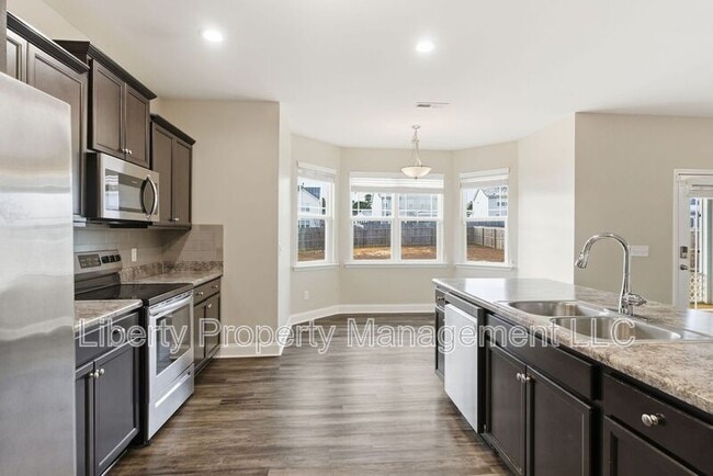 Building Photo - 588 Angel Oak Dr