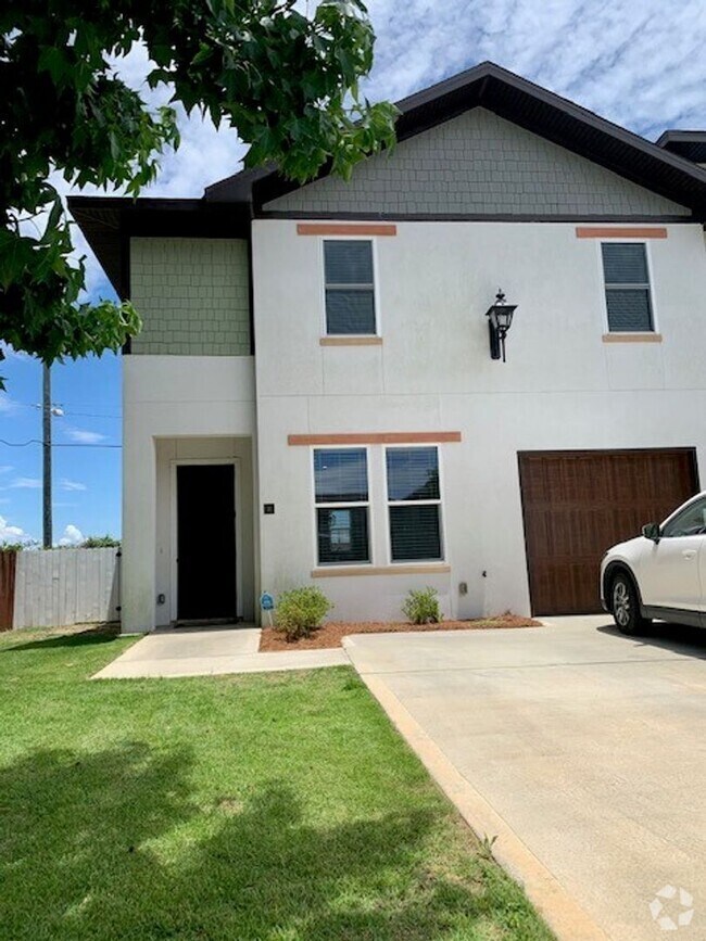 Building Photo - **MOVE IN SPECIAL-$500 OFF 1ST MONTH’S REN...