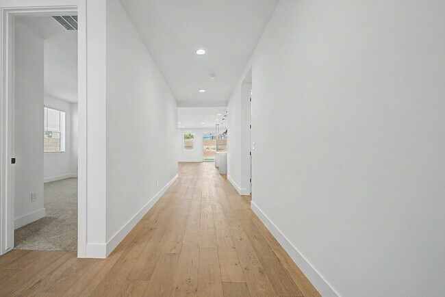 Building Photo - Alovita North 4 bedroom 3 baths