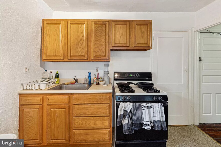 Building Photo - 4819 Walton Ave