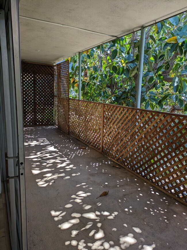 Building Photo - 17046 Burbank Blvd