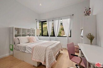 Building Photo - 1406 1/2 North Kenter Avenue, Los Angeles,...