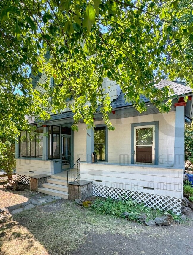 Building Photo - *COMING SOON* Vintage Craftsman In Prime L...