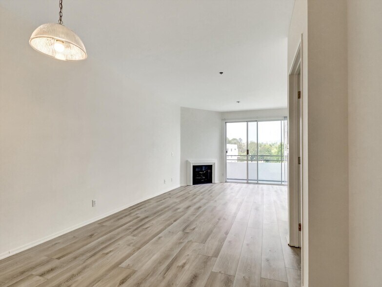 Building Photo - 10601 Wilshire Blvd