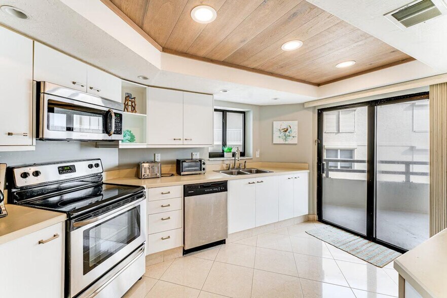 Building Photo - 3855 S Atlantic Ave